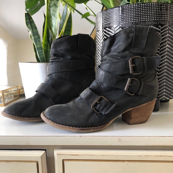 Black leather multi strap bootie w/ wood heel - Picture 2 of 4